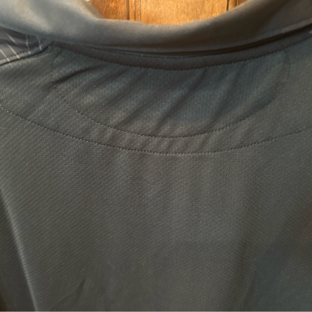 SOLD ON XPOST 🆕 Oakley Black Polo with Geometric Design. XL. - Picture 9 of 12